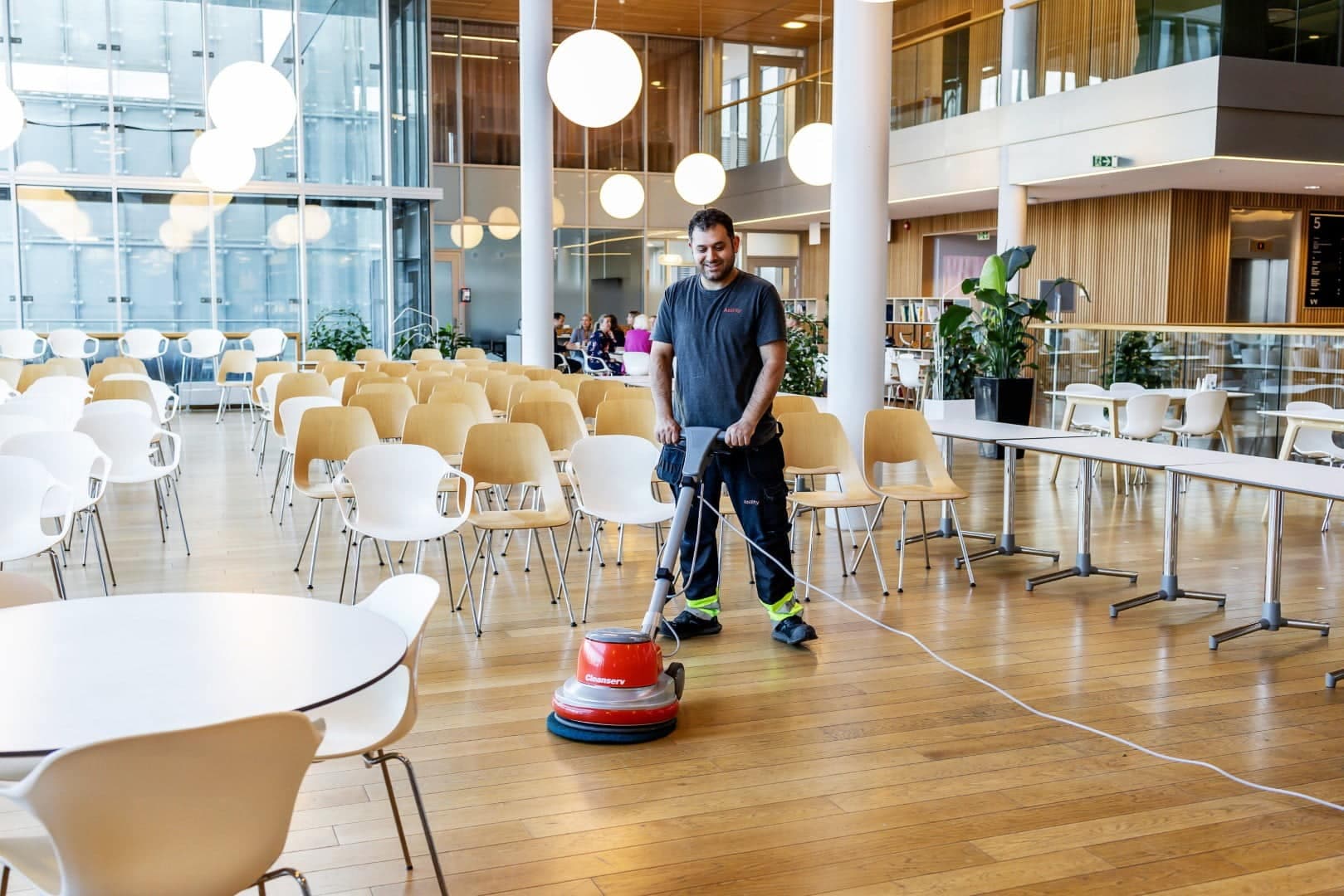 Gulvbehandling – i tillegg til daglig renhold