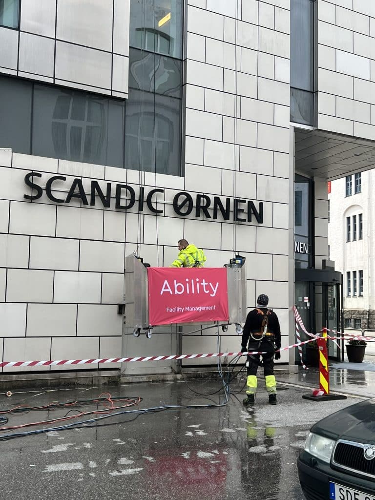 Fasadevask på Scandic Ørnen